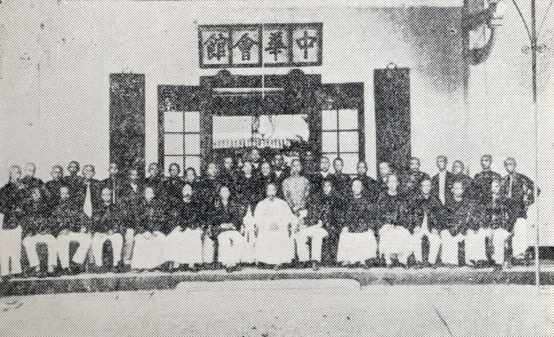 The first pan-Chinese association, Tiong Hoa Hwee Koan. Image reproduced from Yindunixia Huaqiaoshi. All rights reserved, Haiyang Chubanshe, 1985.